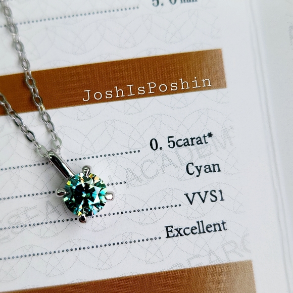 Cyan Moissanite solitaire pendant necklace in sterling silver - Picture 6 of 12